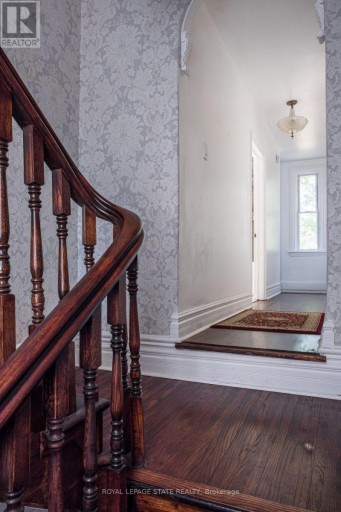 122 EAST AVENUE S, Hamilton (Stinson), Ontario, L8N2T7
