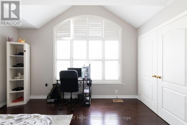 182 MAURIER BOULEVARD, Vaughan (Patterson), Ontario, L6A0V2