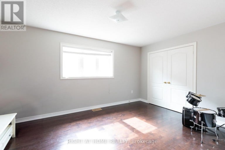 182 MAURIER BOULEVARD, Vaughan (Patterson), Ontario, L6A0V2