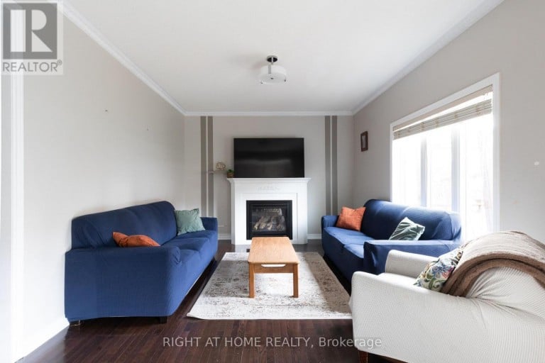 182 MAURIER BOULEVARD, Vaughan (Patterson), Ontario, L6A0V2