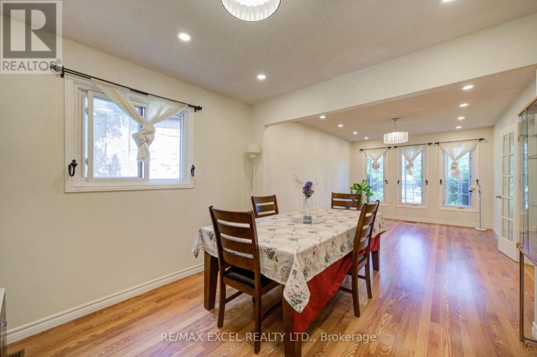104 LAMBETH COURT, Newmarket (Gorham-College Manor), Ontario, L3Y6S1