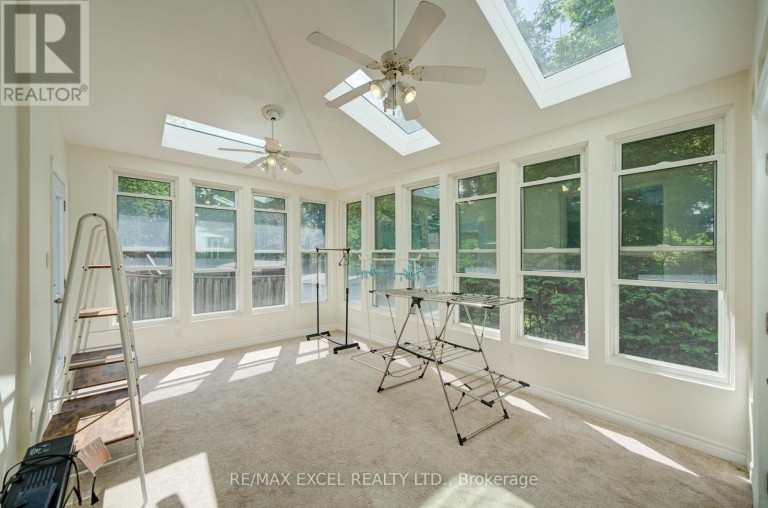 104 LAMBETH COURT, Newmarket (Gorham-College Manor), Ontario, L3Y6S1