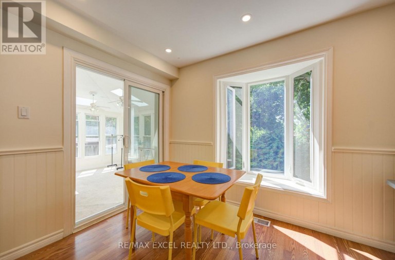 104 LAMBETH COURT, Newmarket (Gorham-College Manor), Ontario, L3Y6S1