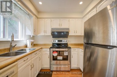 104 LAMBETH COURT Newmarket (Gorham-College Manor) Ontario photo 19