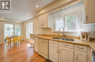 104 LAMBETH COURT Newmarket (Gorham-College Manor) Ontario photo 20