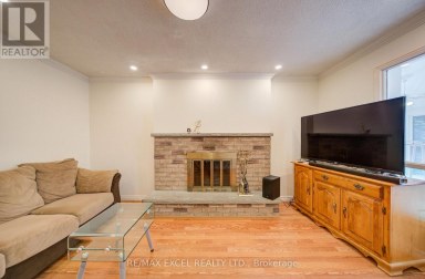 104 LAMBETH COURT Newmarket (Gorham-College Manor) Ontario photo 23