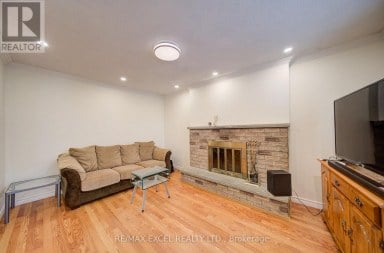 104 LAMBETH COURT Newmarket (Gorham-College Manor) Ontario photo 24