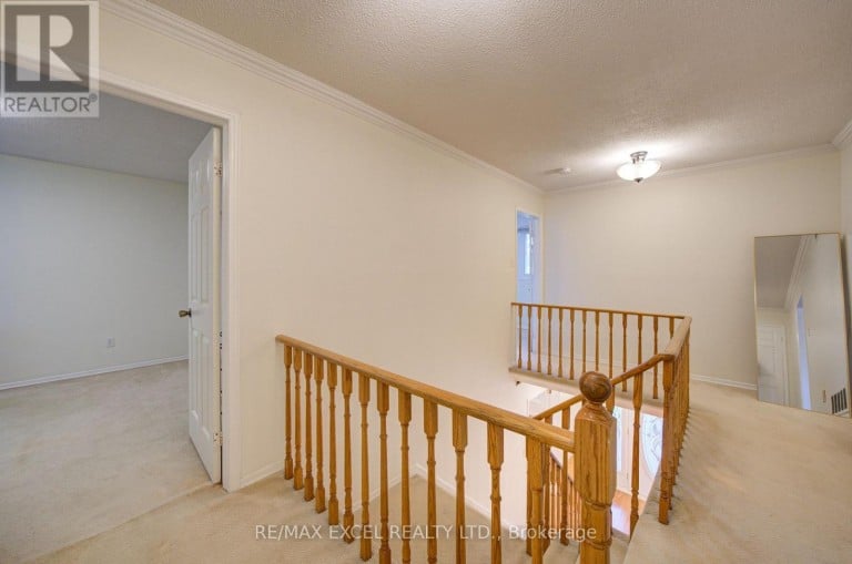 104 LAMBETH COURT, Newmarket (Gorham-College Manor), Ontario, L3Y6S1