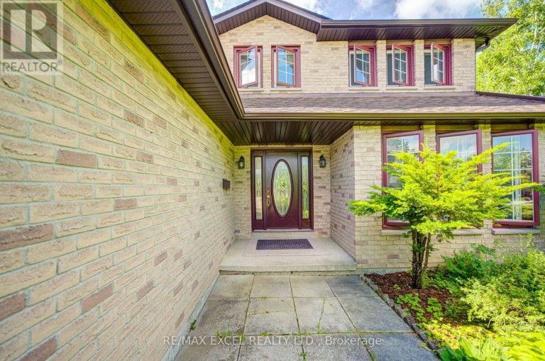 104 LAMBETH COURT, Newmarket (Gorham-College Manor), Ontario, L3Y6S1