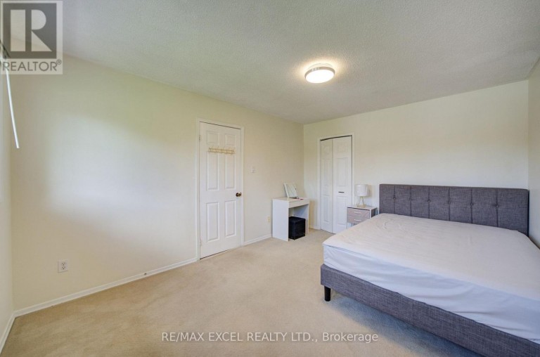 104 LAMBETH COURT, Newmarket (Gorham-College Manor), Ontario, L3Y6S1