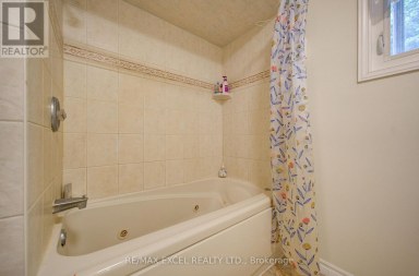 104 LAMBETH COURT Newmarket (Gorham-College Manor) Ontario photo 36