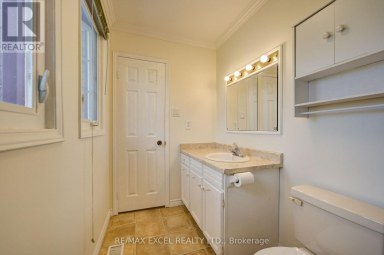 104 LAMBETH COURT Newmarket (Gorham-College Manor) Ontario photo 40