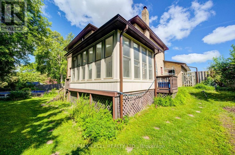 104 LAMBETH COURT, Newmarket (Gorham-College Manor), Ontario, L3Y6S1