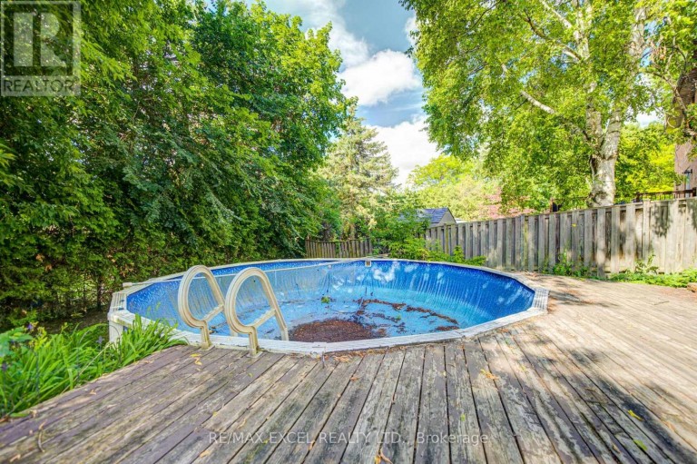 104 LAMBETH COURT, Newmarket (Gorham-College Manor), Ontario, L3Y6S1