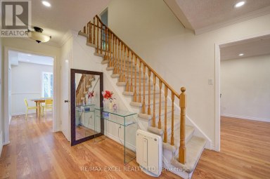 104 LAMBETH COURT Newmarket (Gorham-College Manor) Ontario photo 5
