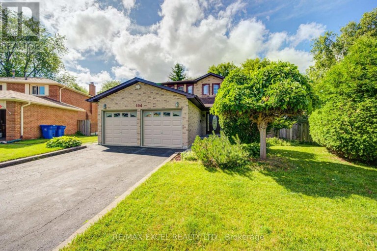 104 LAMBETH COURT, Newmarket (Gorham-College Manor), Ontario, L3Y6S1