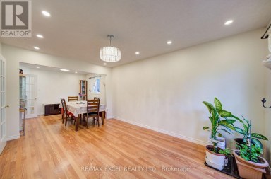 104 LAMBETH COURT Newmarket (Gorham-College Manor) Ontario photo 8