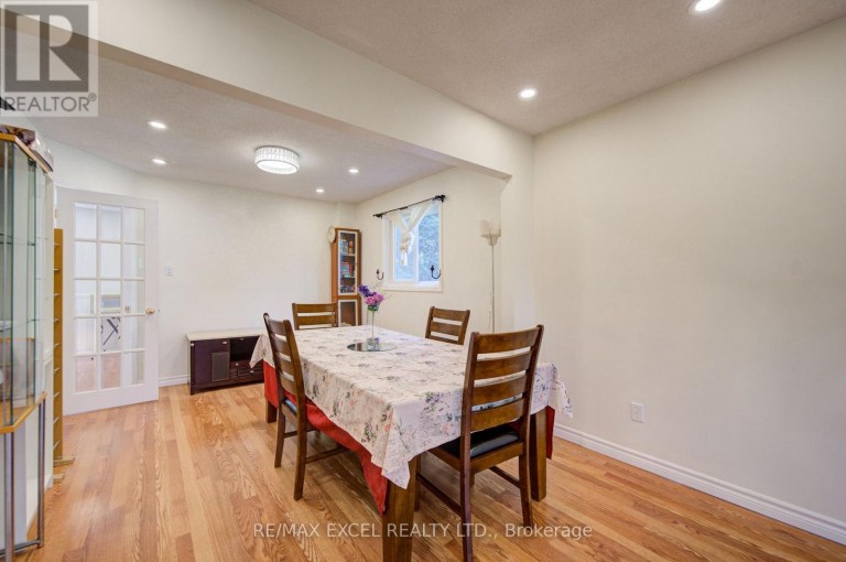 104 LAMBETH COURT, Newmarket (Gorham-College Manor), Ontario, L3Y6S1