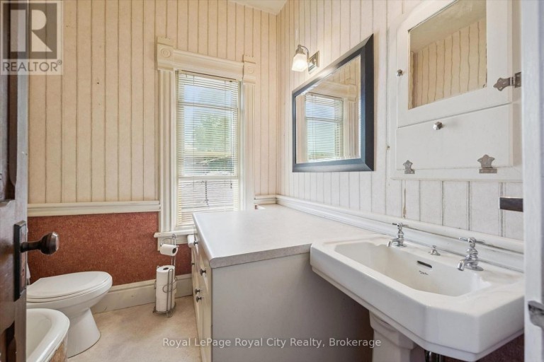 5 WEST STREET, Perth East (Milverton), Ontario, N0K1M0