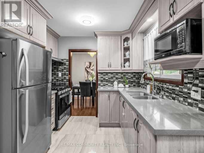 1397 CHARLES DRIVE, Burlington (Mountainside), Ontario, L7P2C8