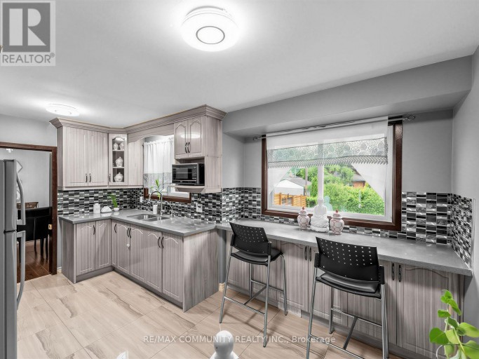 1397 CHARLES DRIVE, Burlington (Mountainside), Ontario, L7P2C8