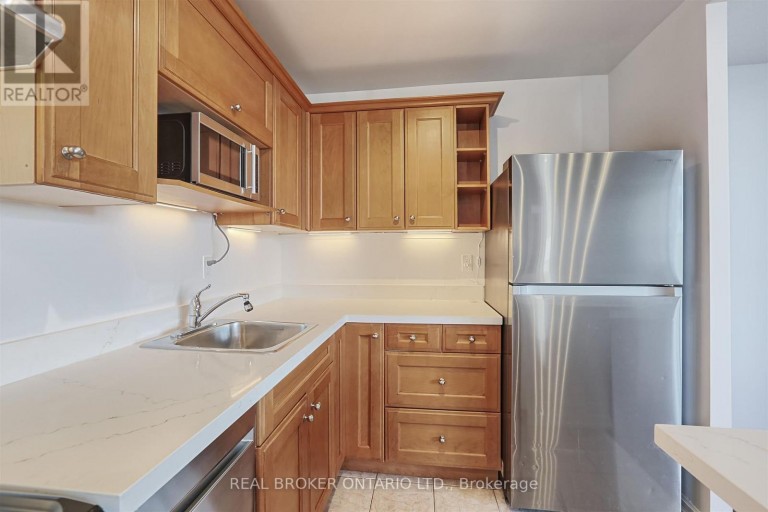 707 - 3065 QUEEN FREDERICA DRIVE, Mississauga (Applewood), Ontario, L4Y3A3