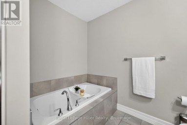 15 ROBERTSON DRIVE Stratford Ontario photo 33