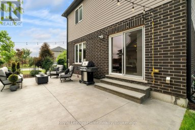 15 ROBERTSON DRIVE Stratford Ontario photo 44