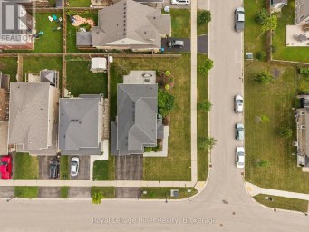 15 ROBERTSON DRIVE Stratford Ontario photo 47