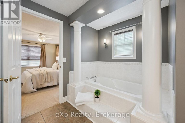 18 JASPER HEIGHTS PRIVATE, Puslinch, Ontario, N0B2C0