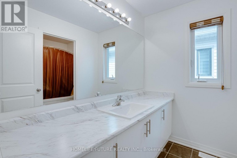 47 CLIPPER LANE, Clarington (Bowmanville), Ontario, L1C4B1