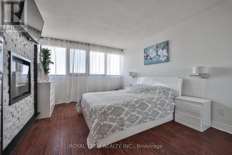 2004 - 1333 BLOOR STREET, Mississauga (Applewood), Ontario, L4Y3T6