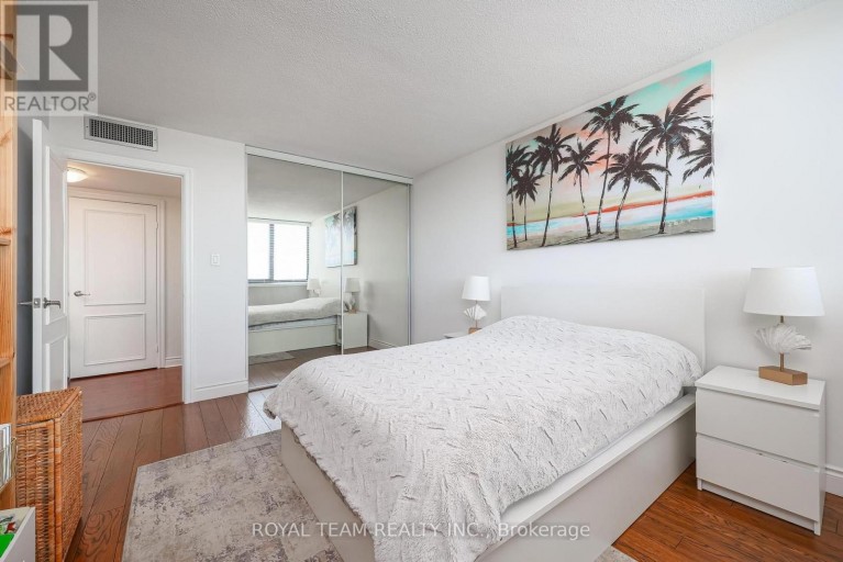 2004 - 1333 BLOOR STREET, Mississauga (Applewood), Ontario, L4Y3T6