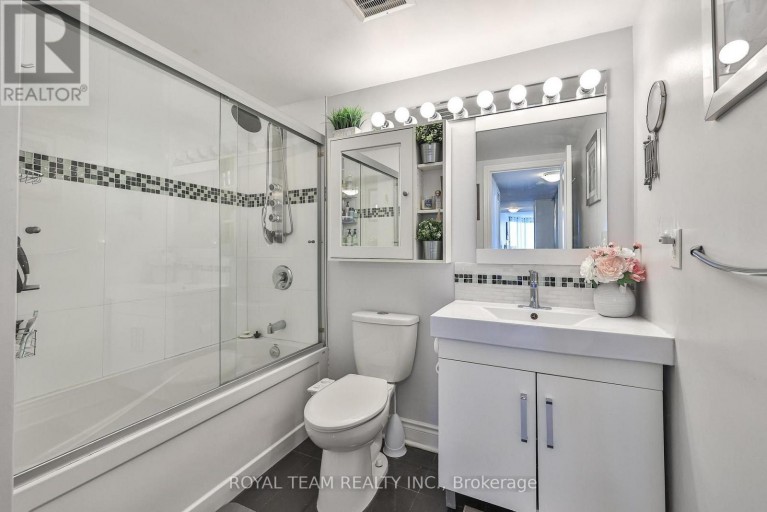 2004 - 1333 BLOOR STREET, Mississauga (Applewood), Ontario, L4Y3T6