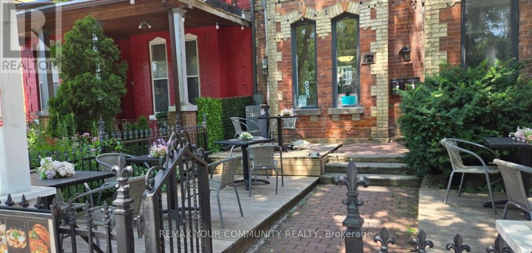 290 GERRARD STREET E, Toronto (Cabbagetown-South St. James Town), Ontario, M5A2G4