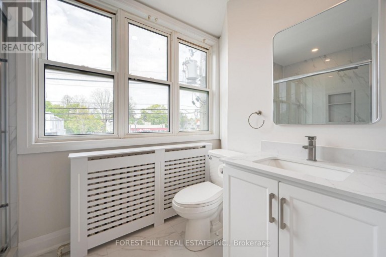 2 - 7725 YONGE STREET, Markham (Thornhill), Ontario, L3T2C4