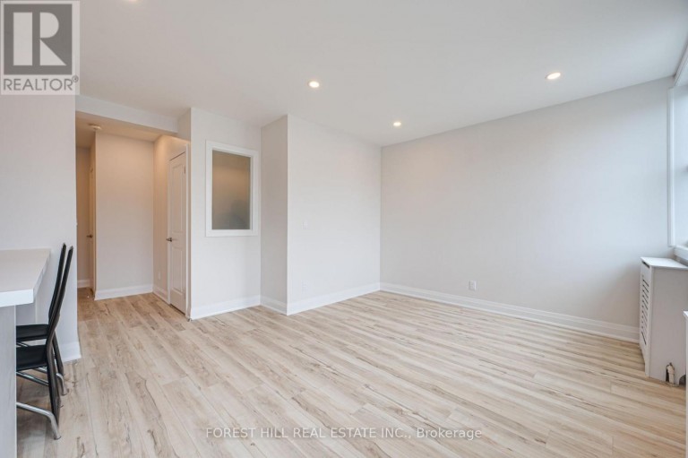 2 - 7725 YONGE STREET, Markham (Thornhill), Ontario, L3T2C4