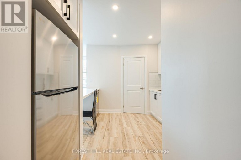 2 - 7725 YONGE STREET, Markham (Thornhill), Ontario, L3T2C4