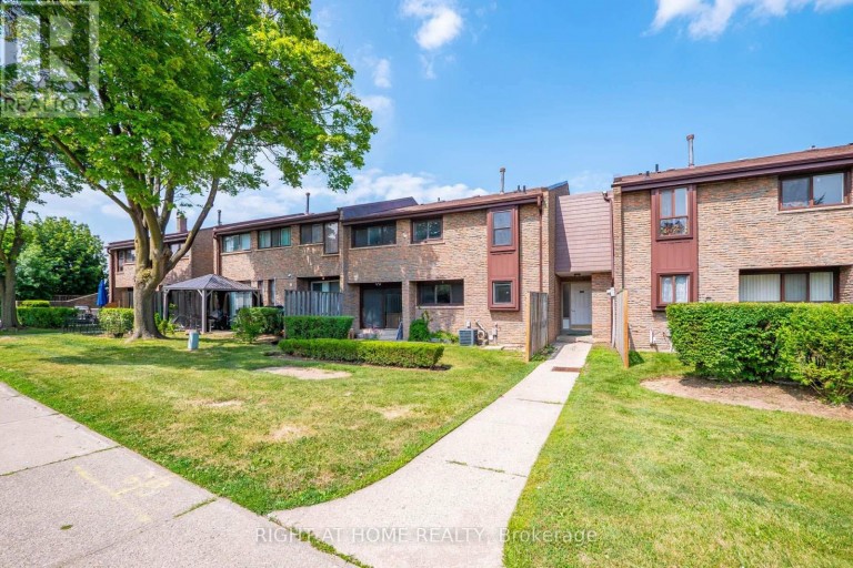 5 - 2605 WOODCHESTER DRIVE, Mississauga (Sheridan), Ontario, L5K2E3