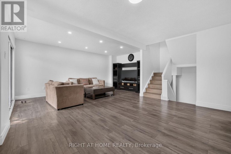 5 - 2605 WOODCHESTER DRIVE, Mississauga (Sheridan), Ontario, L5K2E3