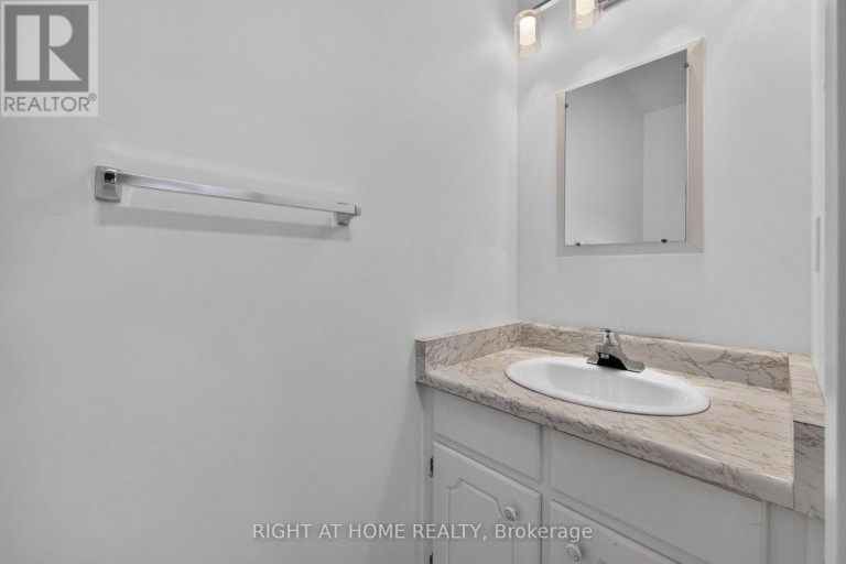 5 - 2605 WOODCHESTER DRIVE, Mississauga (Sheridan), Ontario, L5K2E3