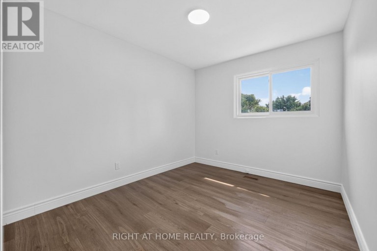 5 - 2605 WOODCHESTER DRIVE, Mississauga (Sheridan), Ontario, L5K2E3