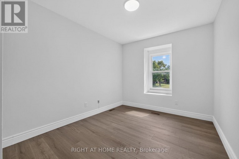 5 - 2605 WOODCHESTER DRIVE, Mississauga (Sheridan), Ontario, L5K2E3
