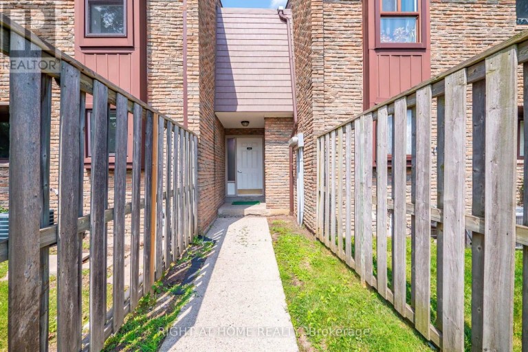 5 - 2605 WOODCHESTER DRIVE, Mississauga (Sheridan), Ontario, L5K2E3