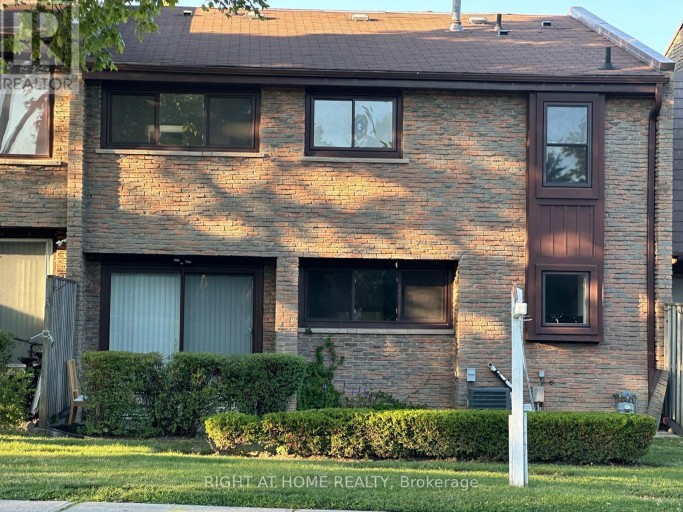 5 - 2605 WOODCHESTER DRIVE, Mississauga (Sheridan), Ontario, L5K2E3