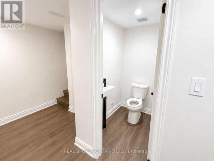 1127 MAIN STREET E, Hamilton (Crown Point), Ontario, L8M1P2