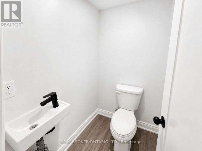 1127 MAIN STREET E, Hamilton (Crown Point), Ontario, L8M1P2