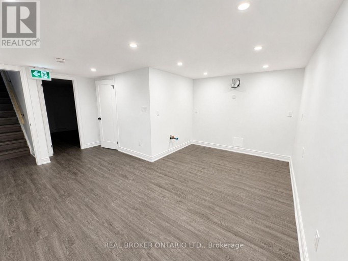 1127 MAIN STREET E, Hamilton (Crown Point), Ontario, L8M1P2
