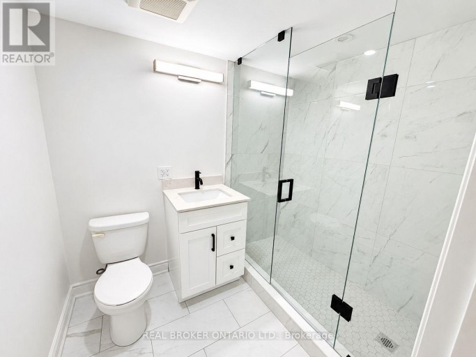 1127 MAIN STREET E, Hamilton (Crown Point), Ontario, L8M1P2