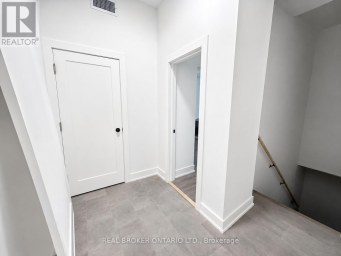 1127 MAIN STREET E Hamilton (Crown Point) Ontario photo 4